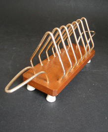 VINTAGE WYNCRAFT TEAK AND METAL TOAST RACK