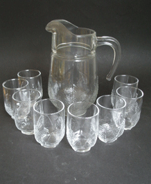 VINTAGE ARCOROC ASPEN LEAF JUG AND 8 GLASSES
