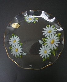 CHANCE GLASS ROUND FLUTED PLATE IN  DAISY DESIGN 1970