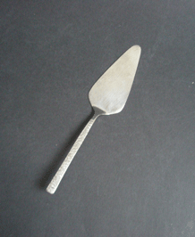 VINERS STUDIO CAKE LIFT