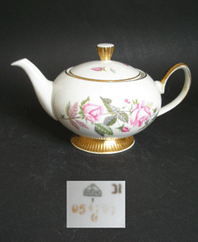 VINTAGE CHODZIEZ PINK ROSE ONE AND A HALF PINT TEAPOT
