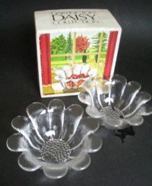 DARTINGTON GLASS DAISY SALAD / FRUIT DISHES (FT186/3) IN ORIGINAL BOX DESIGNED BY FRANK THROWER