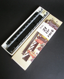 VINTAGE STRATTON 24 TIE RACK IN ORIGINAL BOX