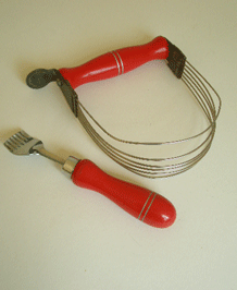 VINTAGE NUTBROWN PASTRY BLENDER AND BUTTER CURLER