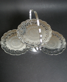          VINTAGE METAL THREE TIER FOLDING CAKE STAND