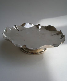   JAMES DEAKIN & SONS SILVER- PLATED CAKE STAND