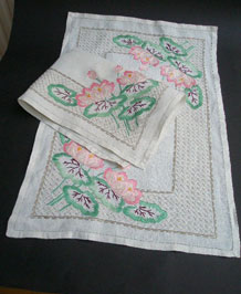 PAIR OF VINTAGE HAND EMBROIDERED LINEN TABLE MATS