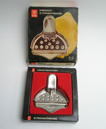 VINTAGE DREIZACK ROSTFREI ( STAINLESS STEEL) LEMON SQUEEZER