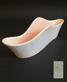       POOLE POTTERY TWINTONE FREEFORM WAVE  POSY VASE IN PEACH BLOOM & SEAGULL C97