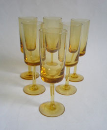    SIX VINTAGE AMBER STEMMED SHERRY /PORT GLASSES